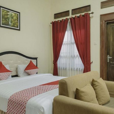 Oyo 804 Ndalem Maharani Guest House Yogyakarta Exterior foto