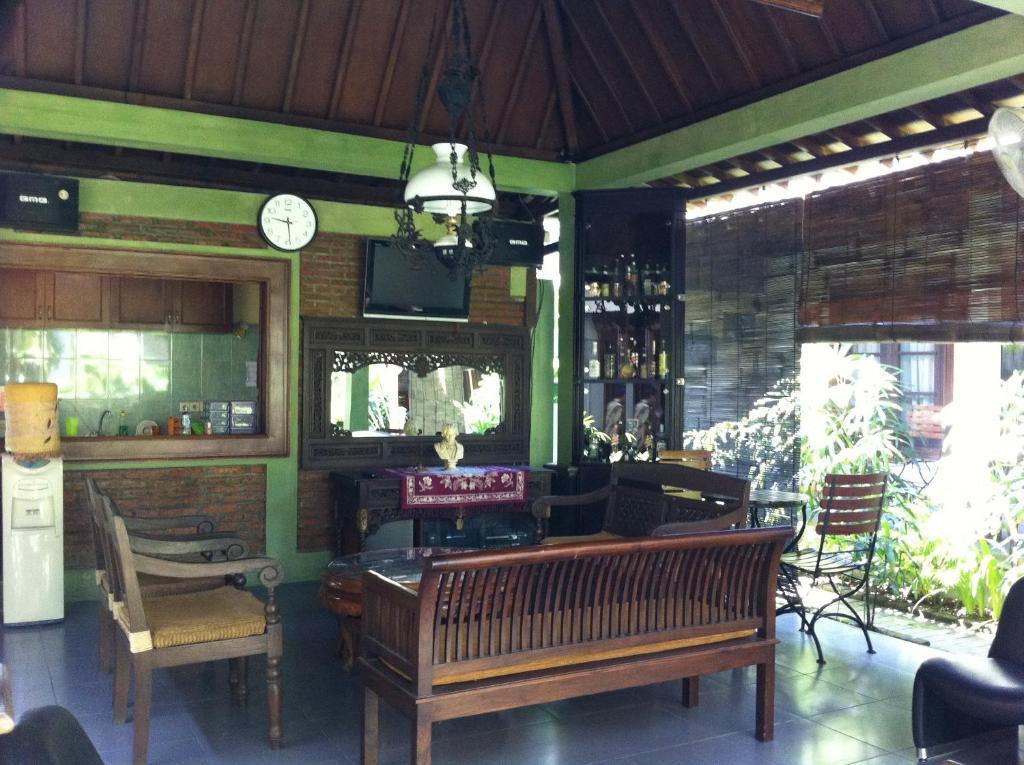 Oyo 804 Ndalem Maharani Guest House Yogyakarta Exterior foto