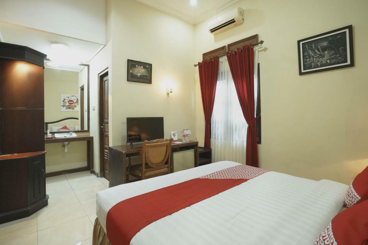 Oyo 804 Ndalem Maharani Guest House Yogyakarta Exterior foto