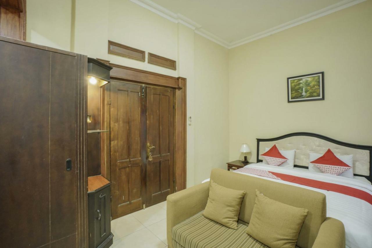 Oyo 804 Ndalem Maharani Guest House Yogyakarta Exterior foto