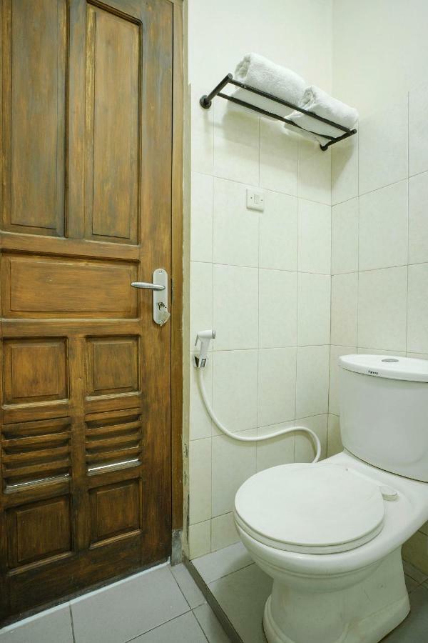 Oyo 804 Ndalem Maharani Guest House Yogyakarta Exterior foto